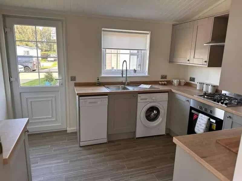 2 Bed Fully Furnished Park Home for Retirement
