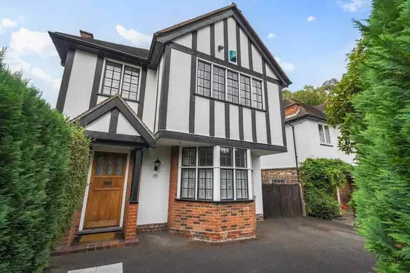 4 Bedroom Detached House Near Kelsey Park Beckenham