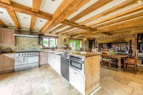 Waters End Farmhouse: 27 Acres, Wealden Charm, Annexe