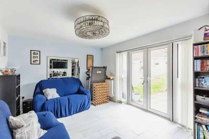Three Bedroom Semi-Detached Home with Garage and Garden