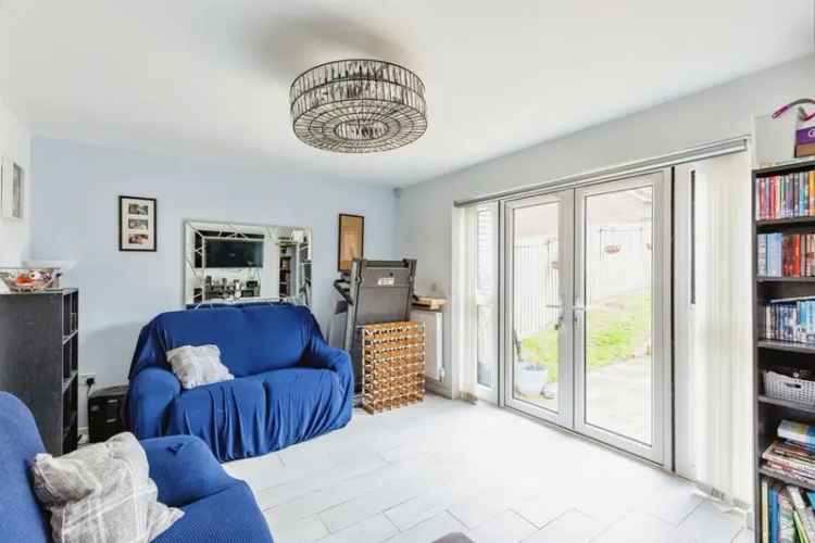 Three Bedroom Semi-Detached Home with Garage and Garden