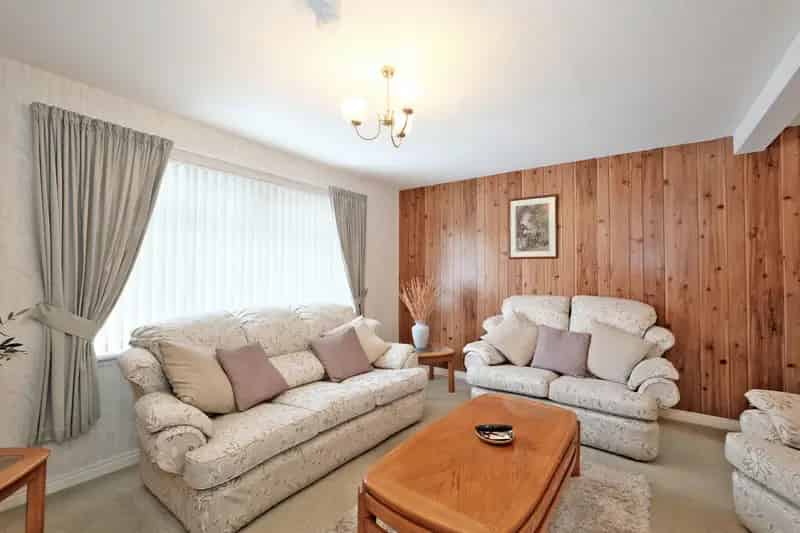 3 Bedroom Semi-Detached House with South-Facing Garden
