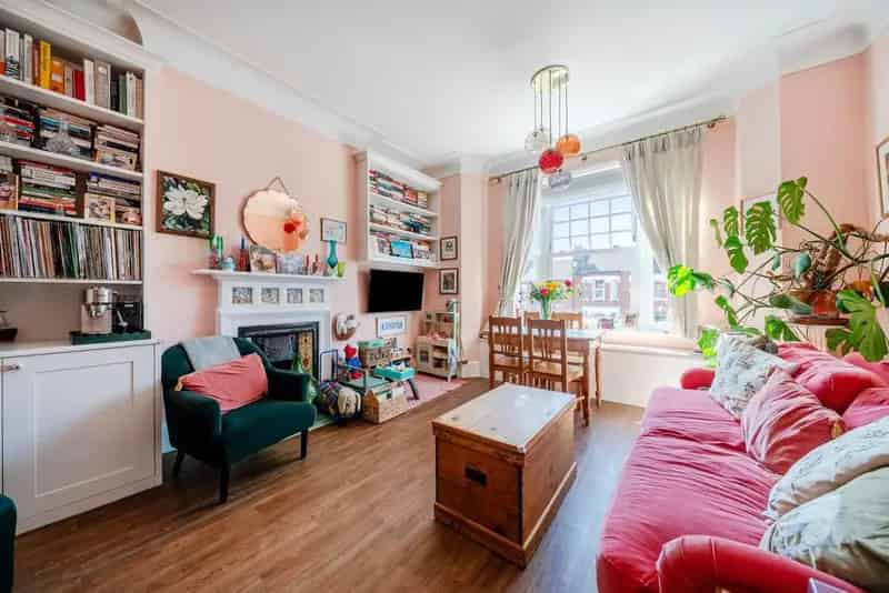 Stunning 3-Bedroom Victorian Conversion Apartment with Private Garden