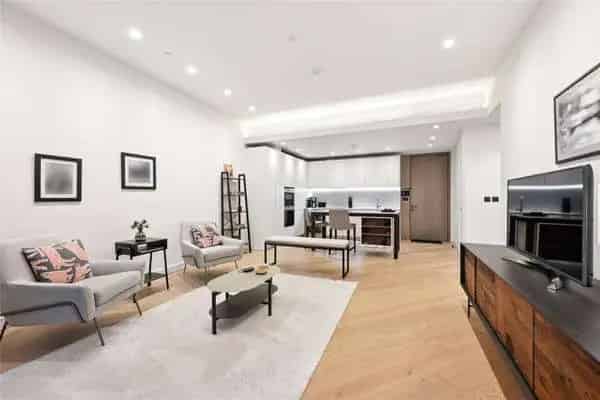 Stunning Ground Floor Apartment at Television Centre