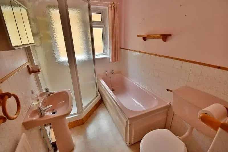 2 Bed Detached Bungalow For Sale - Secluded Garden & Garage