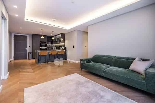 Flat for Sale in Cleveland Street London W1T