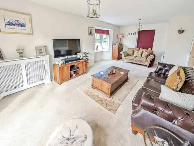 5 bedroom House
 For Sale