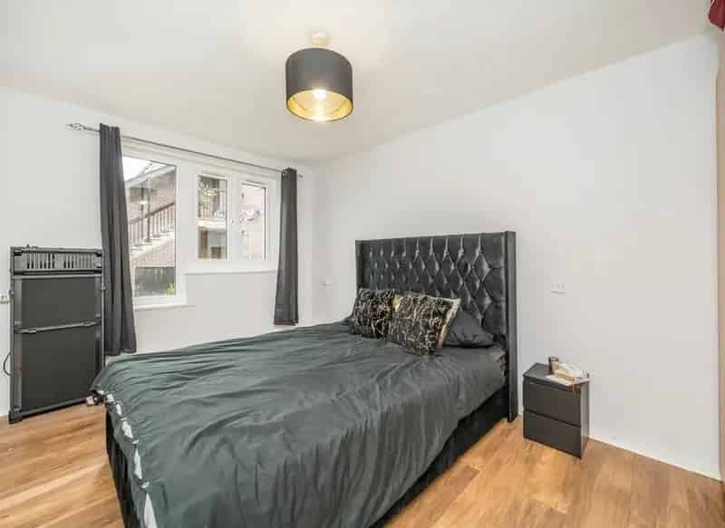One Double Bedroom Apartment Near Broadway Market Chain Free