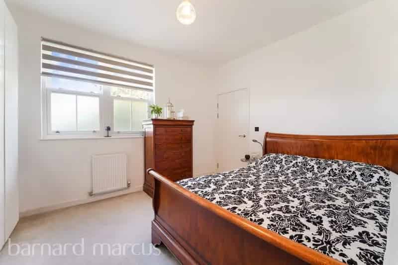 Newly Built Flat near Coombe Wimbledon Two Double Bedrooms Parking