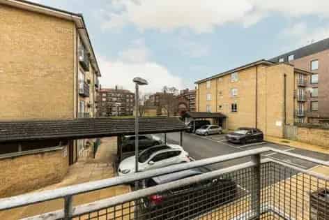 4 Bedroom Townhouse 145m² London