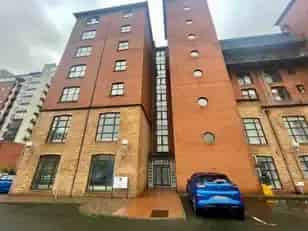 3 Bed Apartment Clarendon Quay Belfast City Views Parking