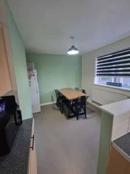 2 Bedroom House Near Schools and Shops