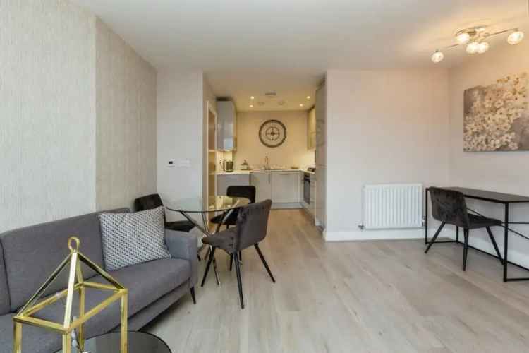 2 Bed Flat with Balcony and Parking