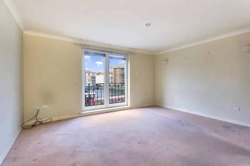 3 Bedroom House for Sale in Brighton Marina