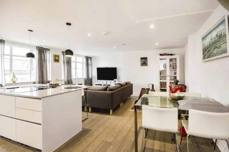 Bournemouth Town Centre 2-Bed Apartment Art Deco Conversion