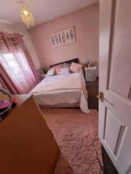 2 Bed Flat in Small Block of 4