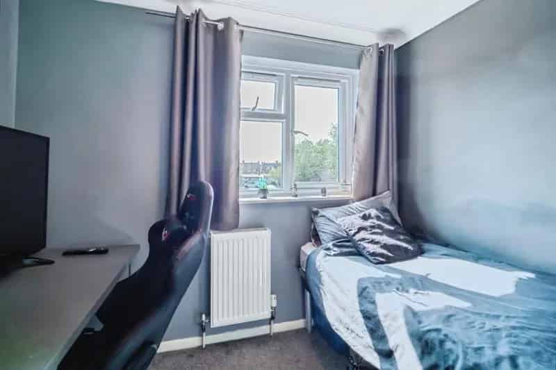 3 Bed Mid Terrace House For Sale in Tamworth