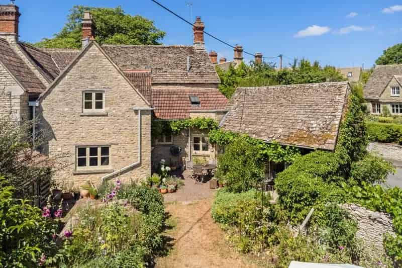 4 Bedroom Cotswold Stone House for Sale