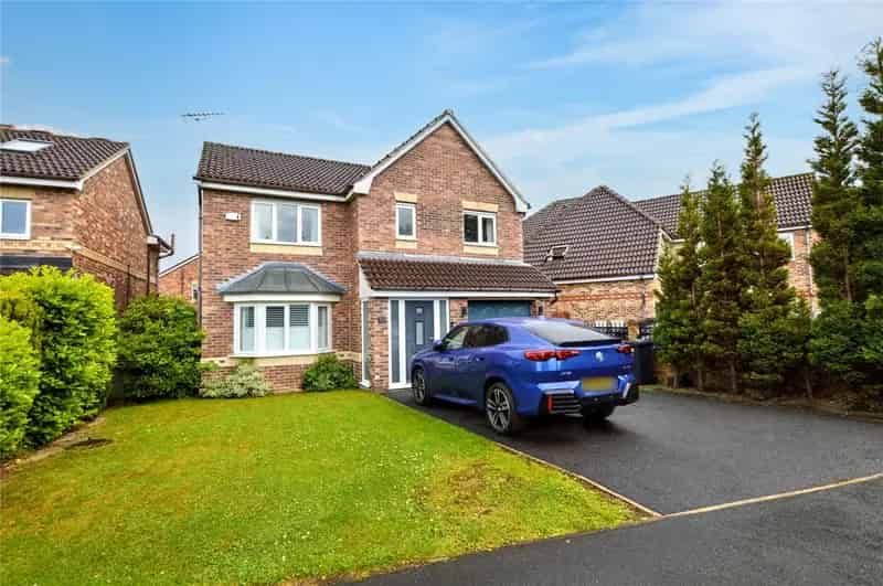 Stunning Four-Bed Detached House in Woodlesford