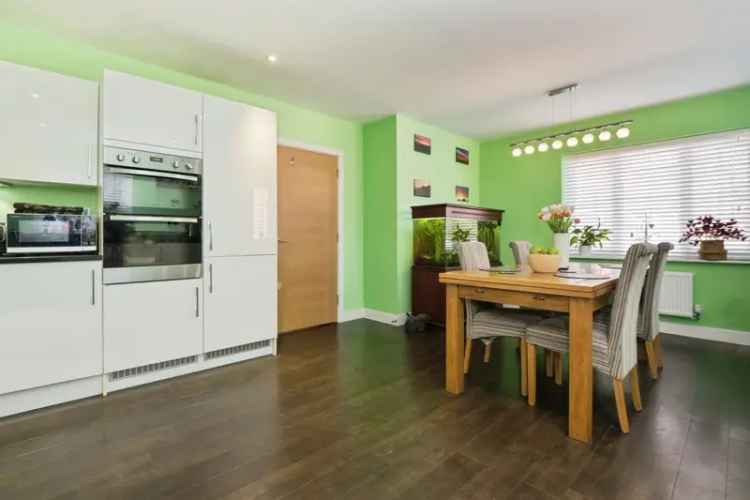 4 Bedroom Detached House West End Family Home Garage Summer House