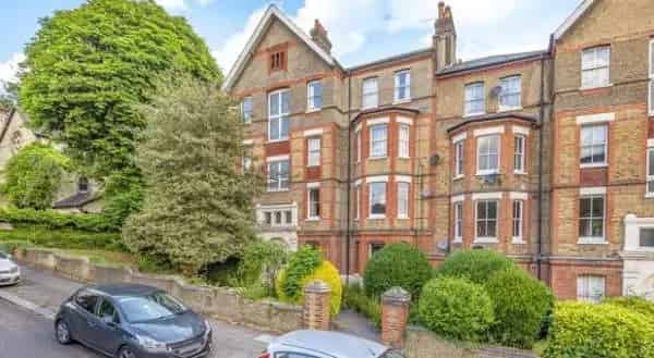 2 Bedroom Victorian Flat Near Forest Hill Station