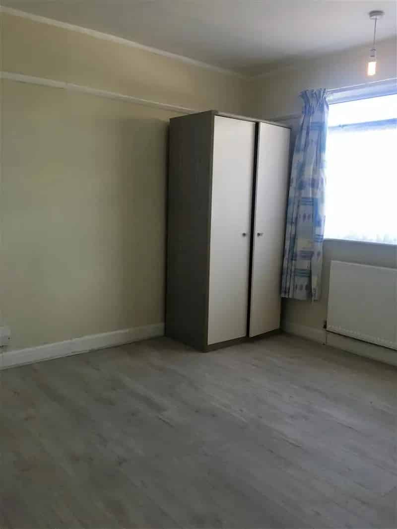 3 Bedroom End Terrace House to Rent in Stoke