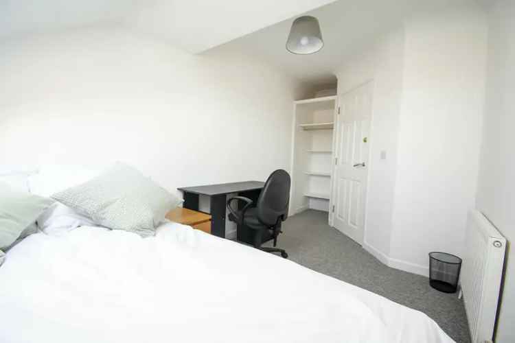 6 Bedroom Semi Detached Student House