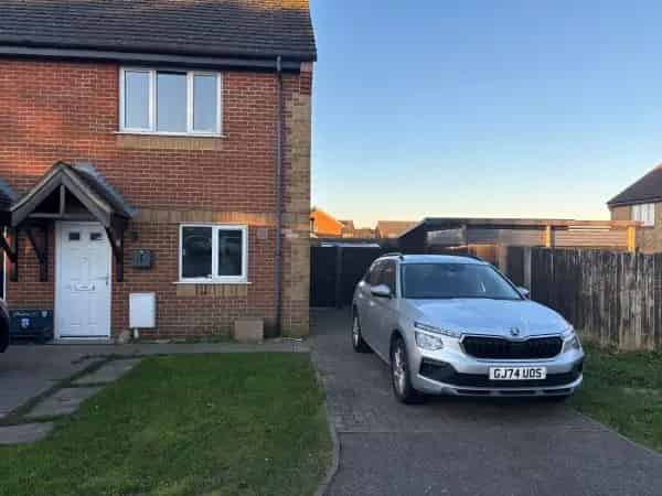 2 Bedroom Semi Detached House Large Garden Driveway
