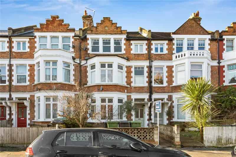 2 Bedroom Flat London Palace Road Modern Amenities Parking Garden