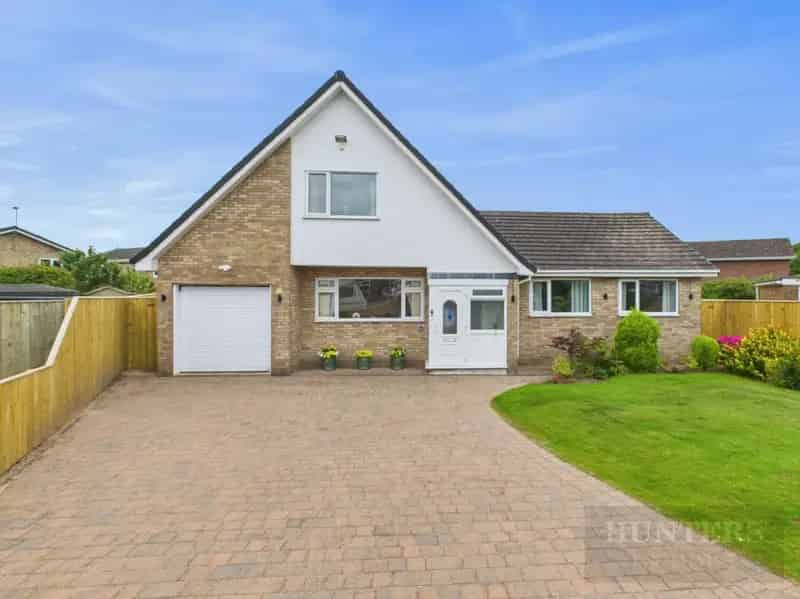 4 Bedroom Dormer Bungalow For Sale Sandsacre Estate Bridlington