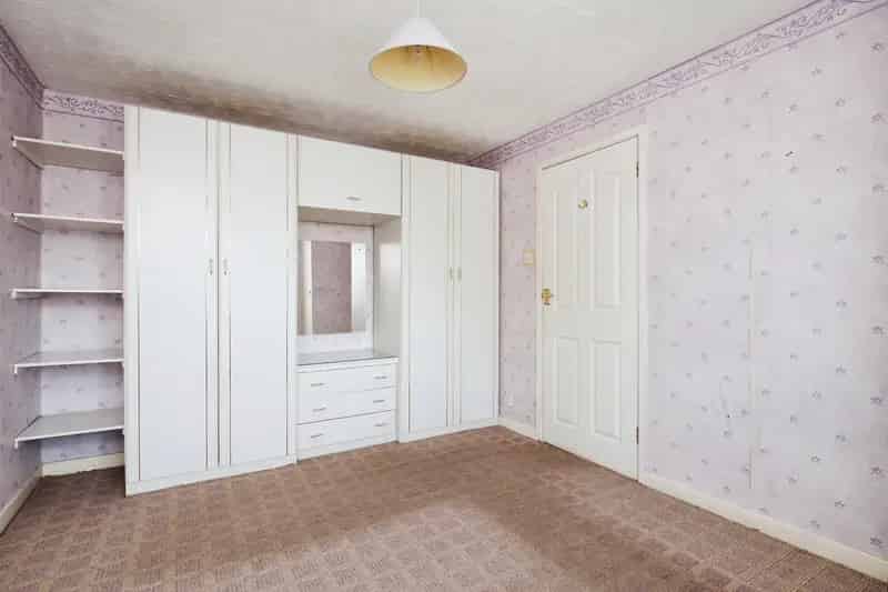 Three Bedroom Semi-Detached House in Stapleford