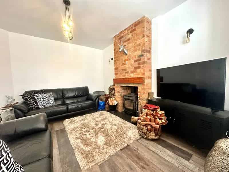 4 Bed Semi Detached House Freehold Extended Corner Plot