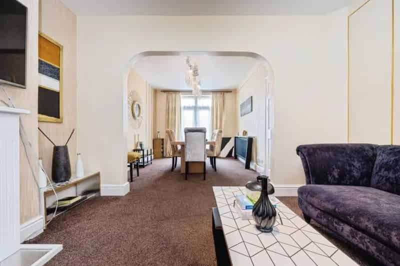 3 Bed Semi Detached House Houghton Regis A5 M1 Commuter Access