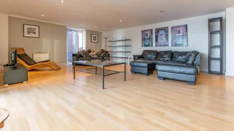 2 Bed Flat for Sale Atlantic Wharf Cardiff Bay