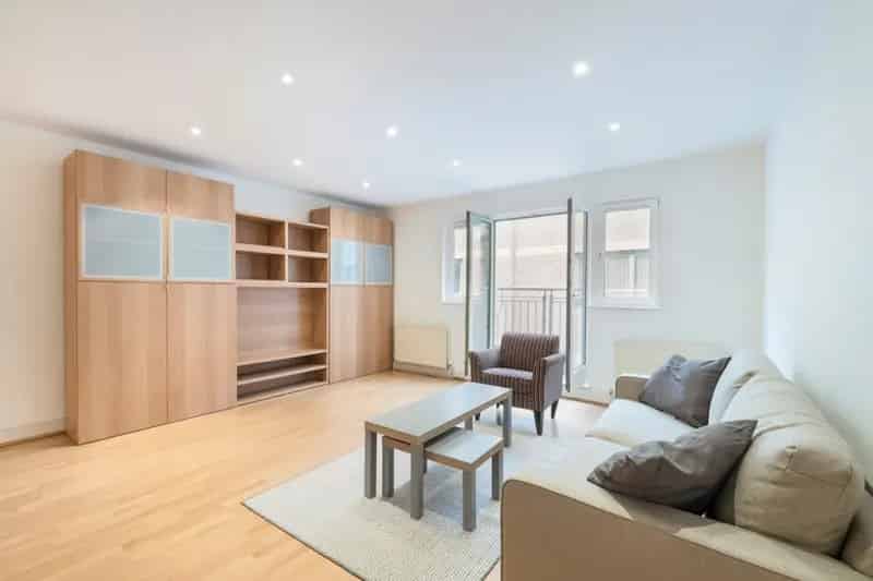 2 Bedroom House For Sale in W2 Desirable Development