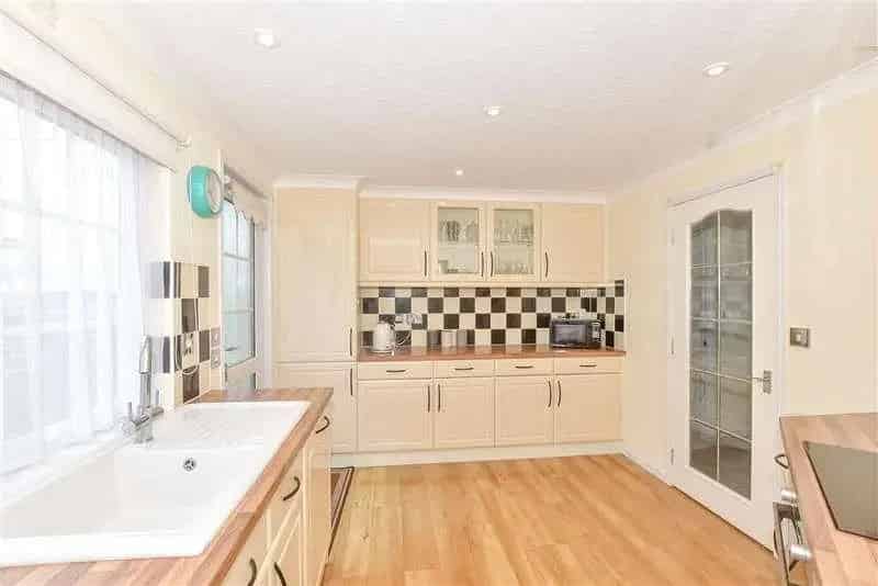 2 Bed Park Home for Sale near Whitstable Beach