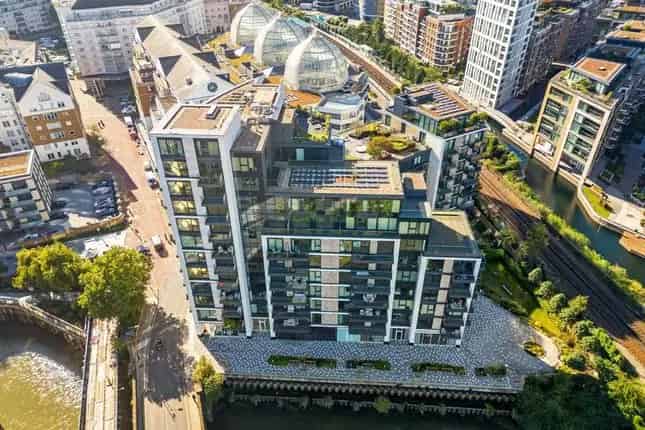 Luxury 2-Bedroom Apartment in Chelsea Harbour Avenue