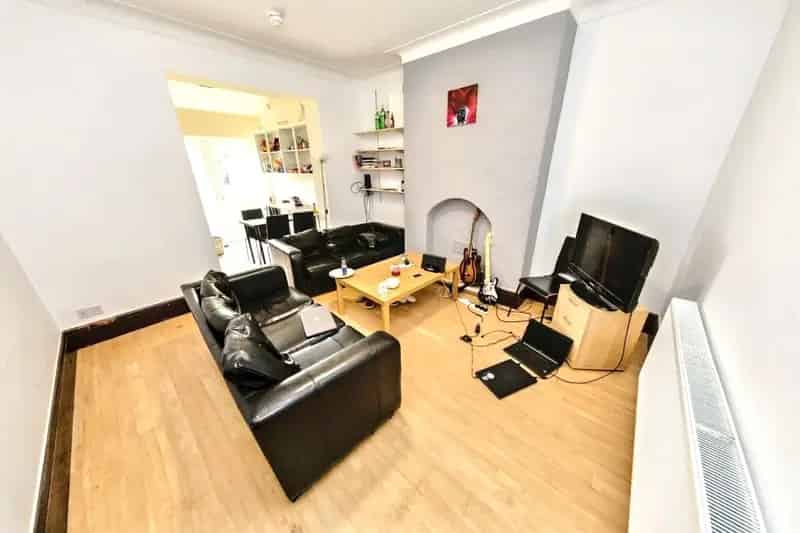 4 Bed 2 Bath Extended Home in Becketts Park