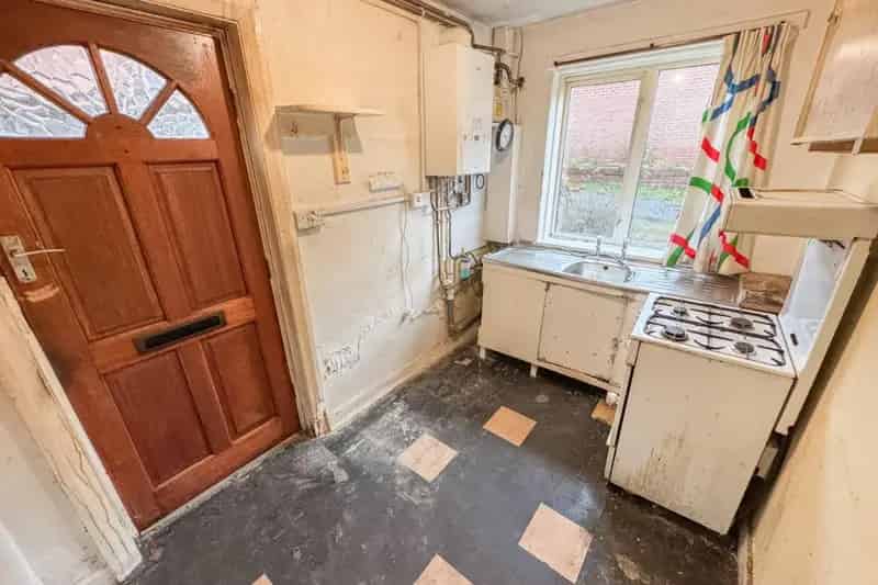 3 Bedroom Semi-Detached House Moortown For Sale