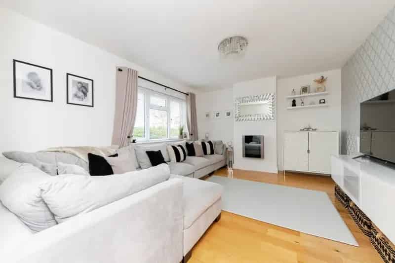 2 Double Bedroom Terraced House Hertford  Spacious Family Home