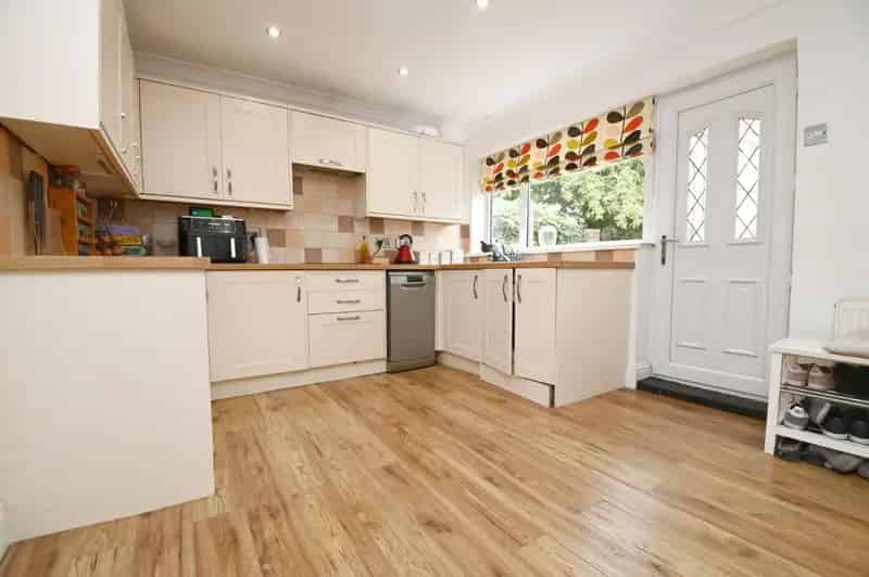 2 bed house for sale