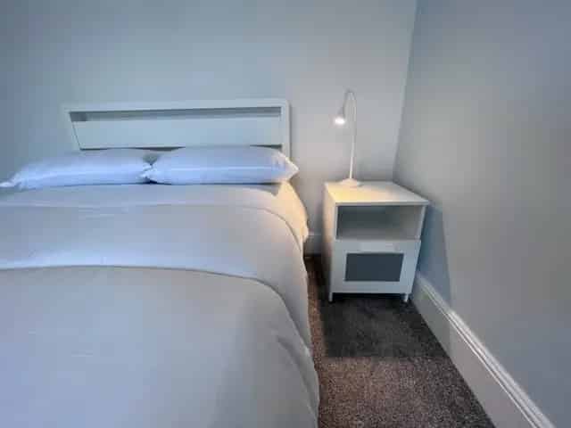 Double Room in Luxury Taunton House Share - Bills Included