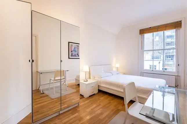 Flat to rent in Southwell Gardens, London SW7