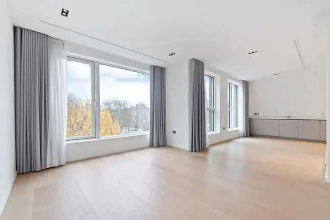 2-Bed Penthouse Apartment Near Hyde Park