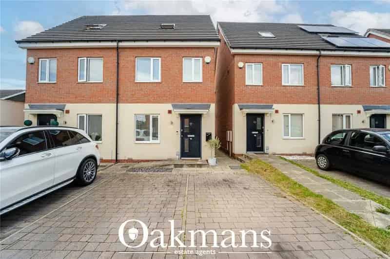 3 Bedroom Semi-Detached House for Sale in Birmingham