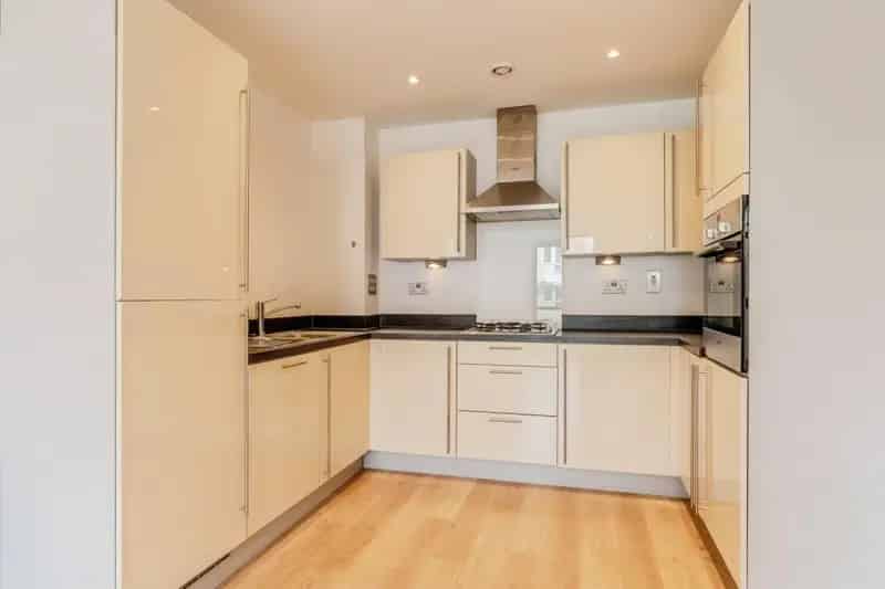 1 Bedroom Apartment for Sale Waterside Views Parking No Onward Chain