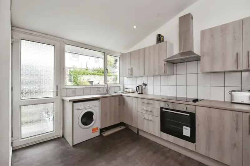 3 Bedroom Terraced House with Parking and Garden