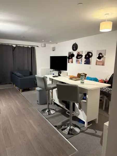 Flat For Rent in Watford, England