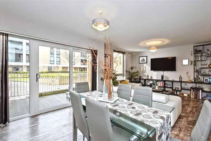 2 Bed Flat Ground Floor Fettes Private Terrace Parking