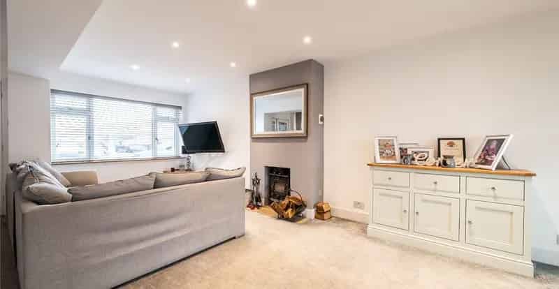 3 Bedroom Mid Terraced House For Sale